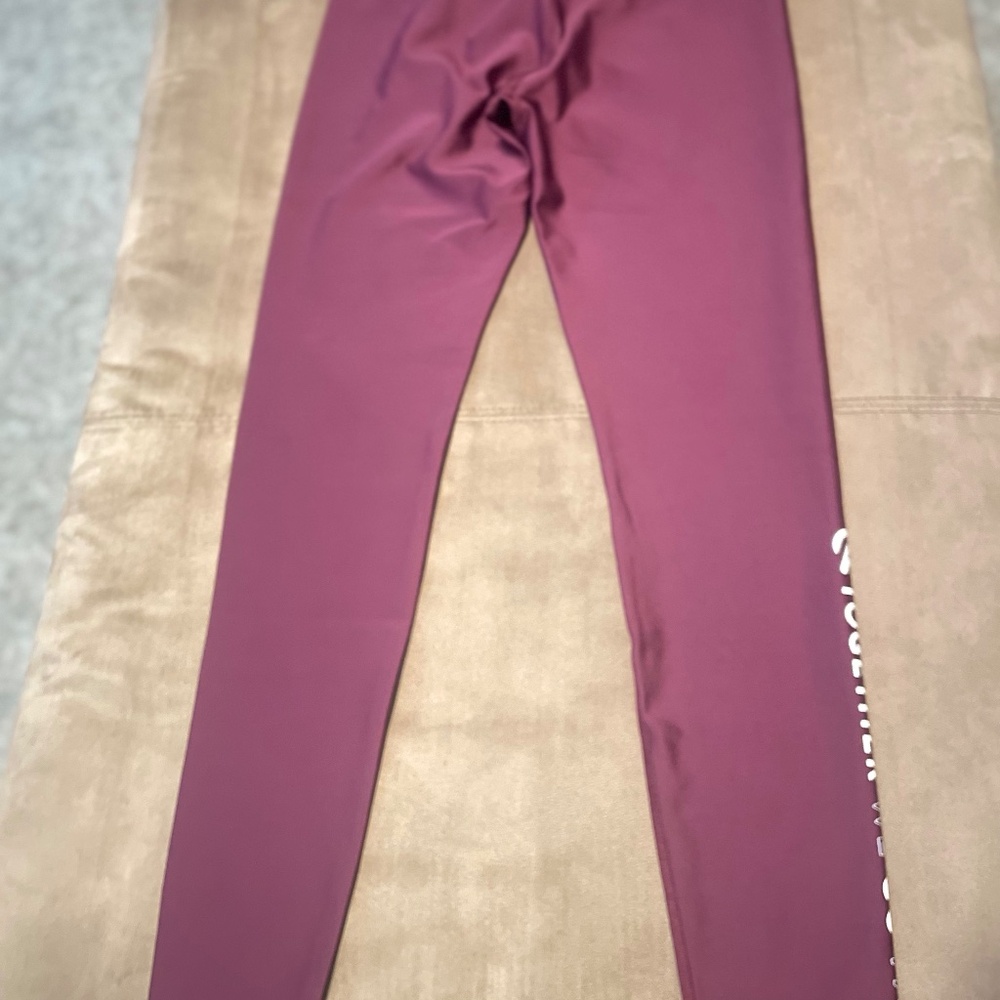 PELOTON WOMEN’S  LEGGINGS SIZE MEDIUM